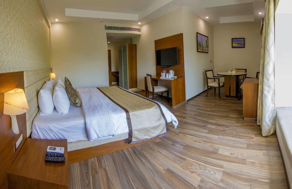 India Hotel Варанасі Екстер'єр фото